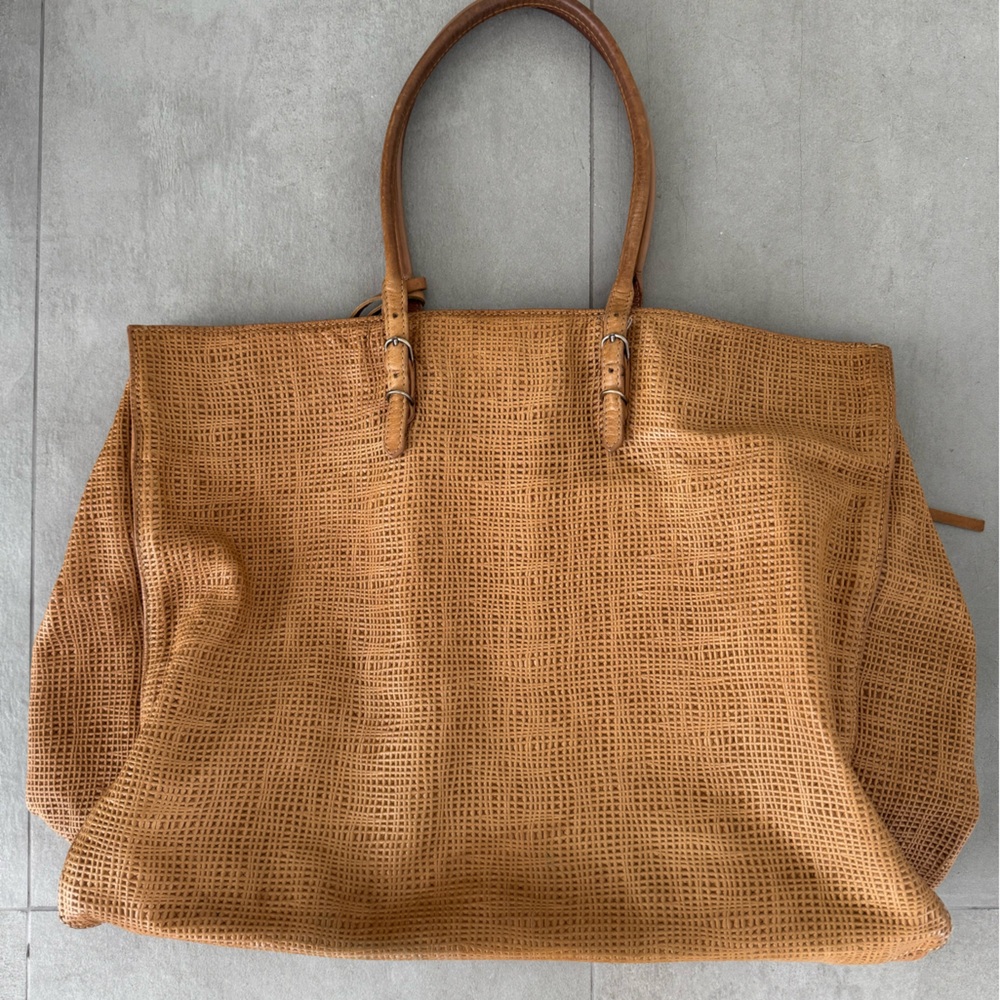 Authentic Balenciaga Papier Tote in Tan - Picture 3 of 9